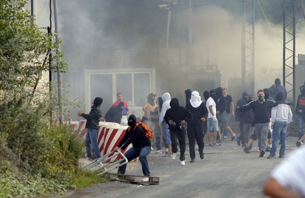 Serbokosvares abren fuego contra las fuerzas de la OTAN Serbokosovares-abren-fuego-fuerzas-otan-frontera-kosovo_1_814923