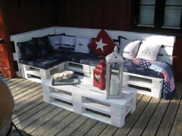 Recycled Wood Pallet: Decoration and Functionality Sofa-bed-using-wooden-pallets