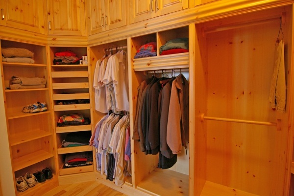 Walk in Closet Home Design Pine_walk-in_closet