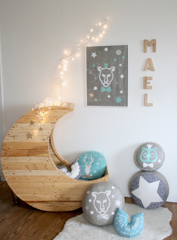 Cozy Baby Crib with Moon Shape Moon-crib