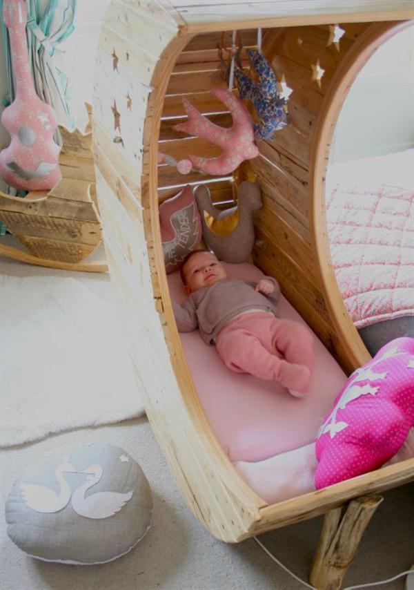 Cozy Baby Crib with Moon Shape Moon-crib2