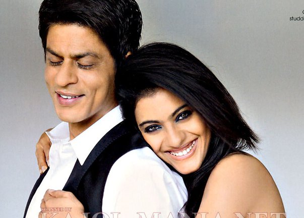 شاروخان وكاجول يعملان معا مرة أخرى  Kajol_hugging_shahrukh_khan_at_the_latest_edition_of_filmfare_magazine