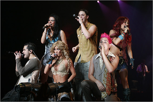 Maite sa grupom RBD RBD650