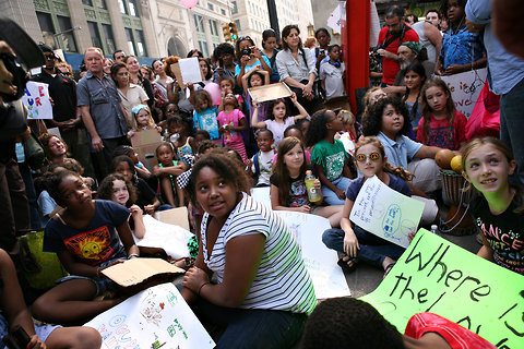 Descamizados en Wall Street 10kidprotest-cityroom-blog480