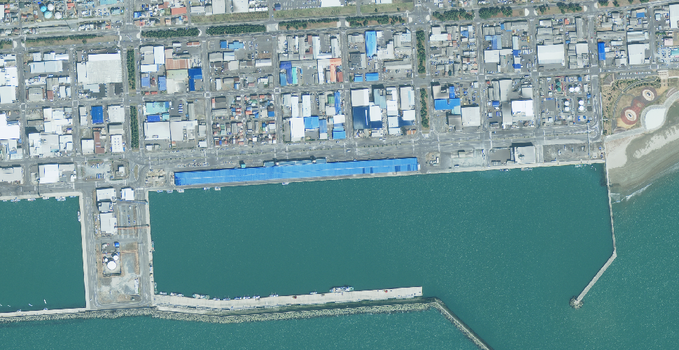 Inainte si dupa "atacul" asupra Japoniei - martie 2011 Geoeye-ishinomaki-b-20100404-before