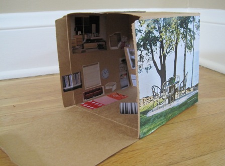 اجعلي طفلتك تصنع بيت عروستها بنفسها DIY-dollhouse-out-of-a-cardboard-box