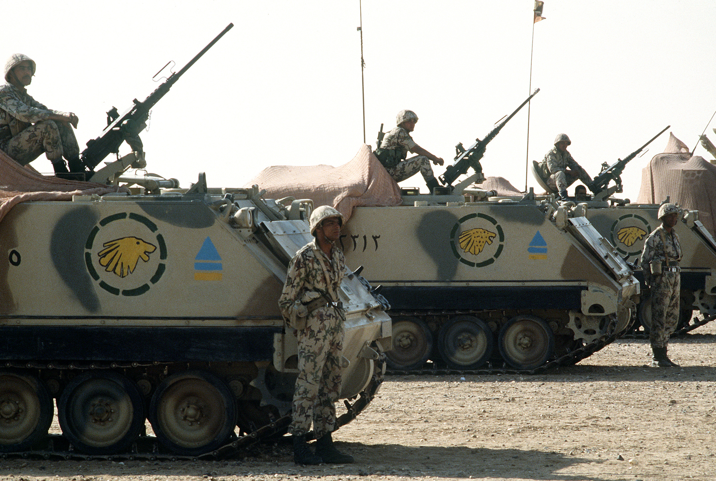 هاتوا الدفاترتنقرأ 2 Egyptian_M113_APCs_during_Operation_Desert_Shield