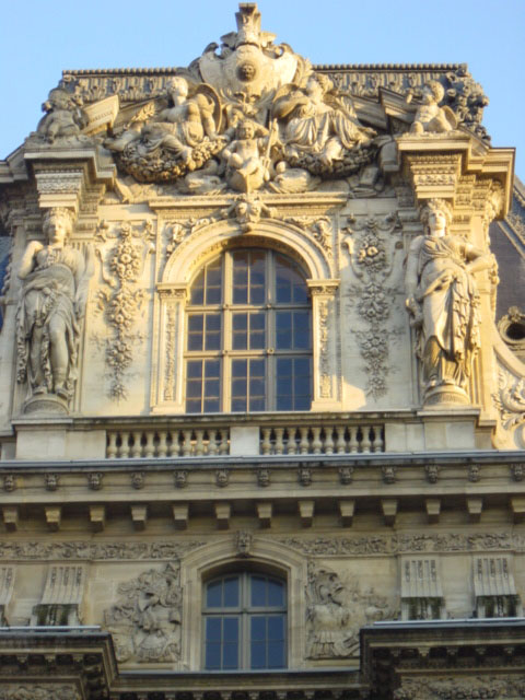 ou peut-on voir ceci Visite-musee-paris-facade-louvre
