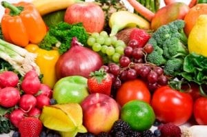 بعض الطرق المهمة  لمعالجة الهالات السوداء حول العينين Hasnae.com-Alimentation-300x199