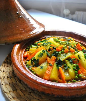 سافري مع ميمي المرحة و R.B.H الى المملكة المغربية Tajine-Carottes-petits-pois-pommes-de-terres-Hasnae.com-1