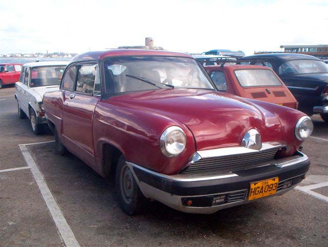 تشكيلة سيارات روسية 1953_Henry_J._refurbished_with_Russian_Lada_parts