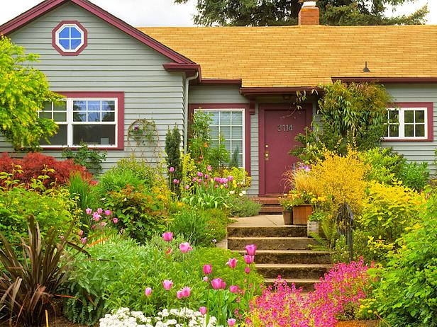 لمسات بسيطة تحول حديقتك الصغيرة الى لوحات تضج بالحياة على مدار العام CI-Janet-Loughrey_entry-garden-front-yard-Daniels-crop_s4x3_lg