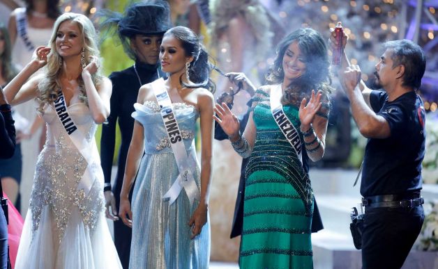 Irene Esser en el certamen Miss Universo - Página 3 20121220013451847