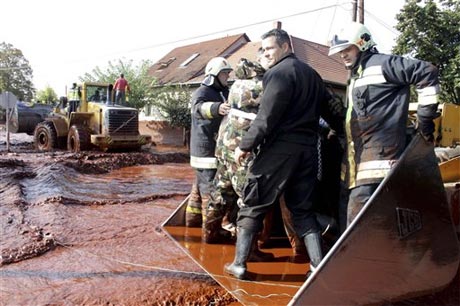 Một Thảm Họa sau khi Khai Thác Bauxite Red02