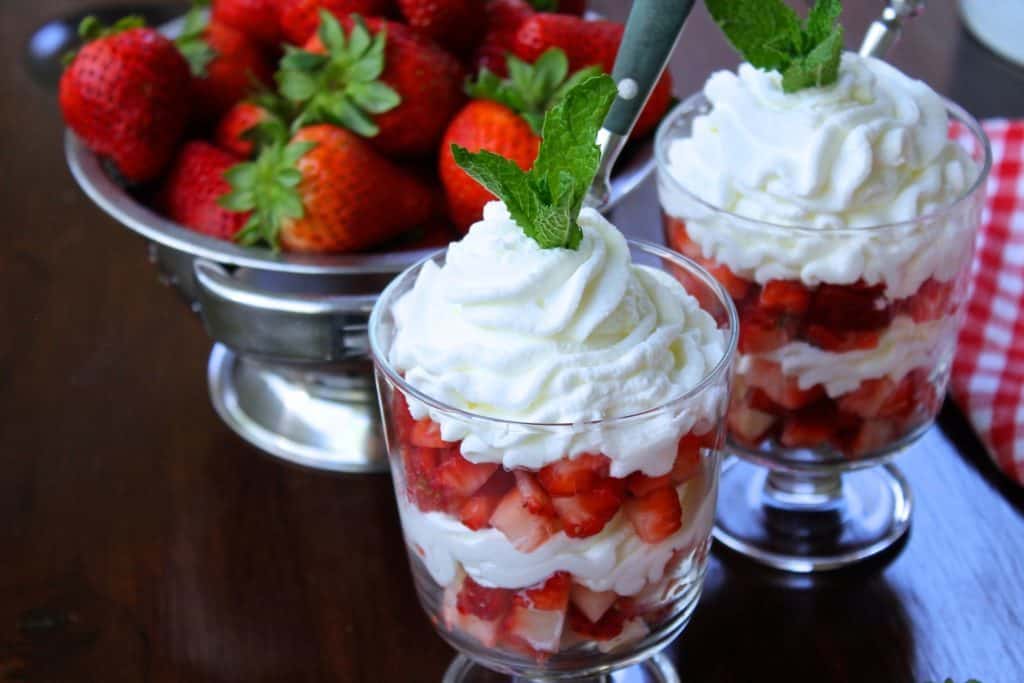 Hilo para dar los buenos días - Página 2 Strawberries-with-Goat-Cheese-Mousse-SAVOIR-FAIRE-by-enrilemoine-8-1024x683-1024x683