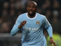 Vieira`ya Tekme Cezası! PatrickVieiraManchesterCity_yB