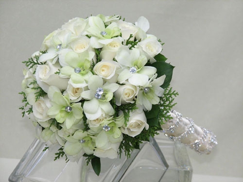 Hoa, quà, đồ trang trí: Hoa cầm tay cô dâu được ưa chuộng hiện nay       Hoa-cuoi-co-dau-cam-tay-phunutoday-3-0928