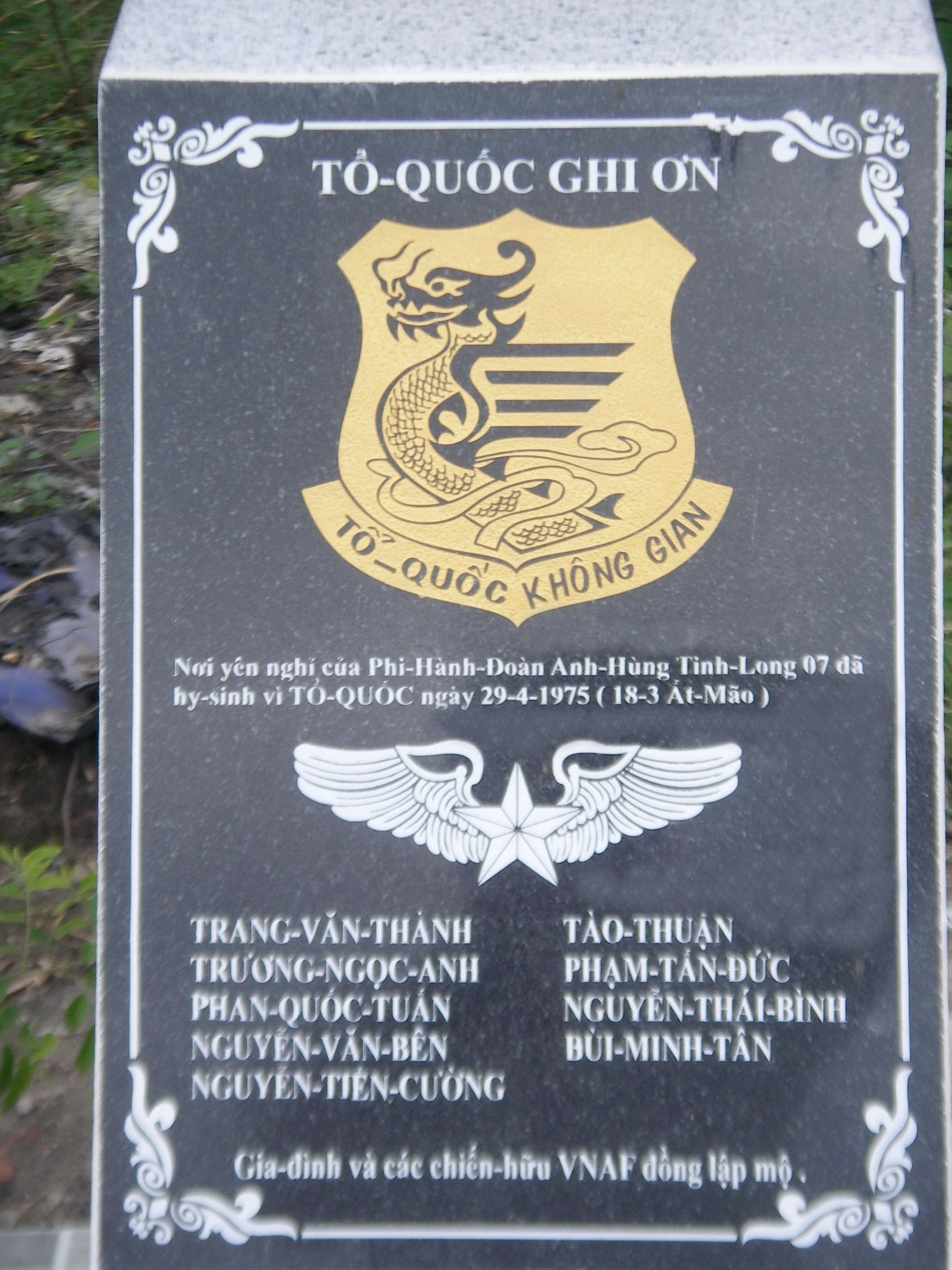 quốc - Phi hành đoàn cuối cùng của Không Quân VNCH hy sinh cho Tổ Quốc  HQPD_1304164498