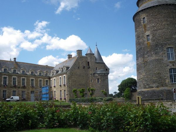 CHÂTEAU DE CHÂTEAUGIRON BRETAGNE 3d456fdd