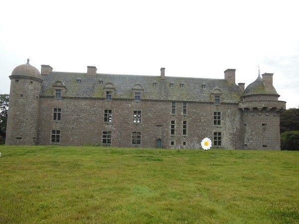 Château de Kergroadez dans le Finistère Bretagne Ab0d1add