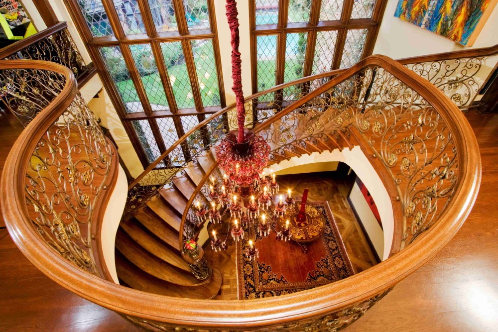 Nicolas Cage Cage-belair-staircase