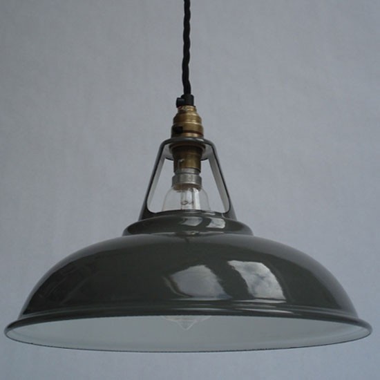 Analyses des photos de Paul Trent (McMinnville, 11 mai 1950) - Page 9 Historic-Lighting-enamel-1950s-workshop-industrial-pendant-light