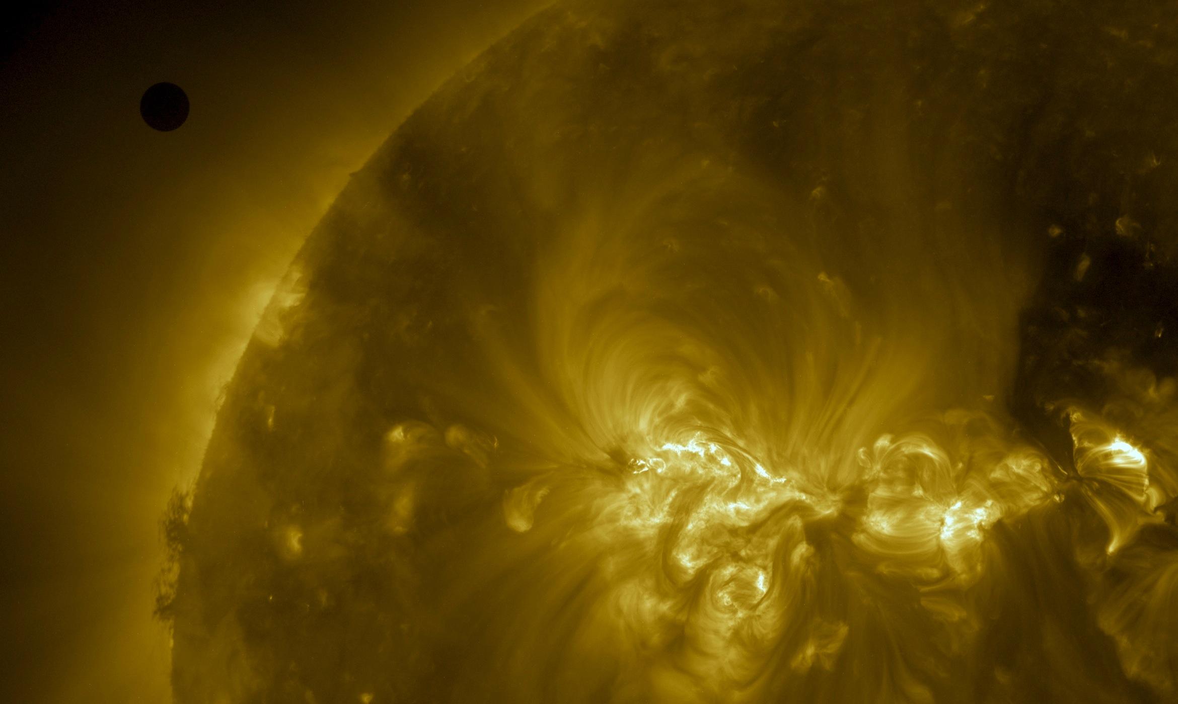 Perdeu o trânsito de Vênus? A NASA produziu um vídeo com imagens em alta resolução  AIA171A_Venus-Transit_20120605T211212new