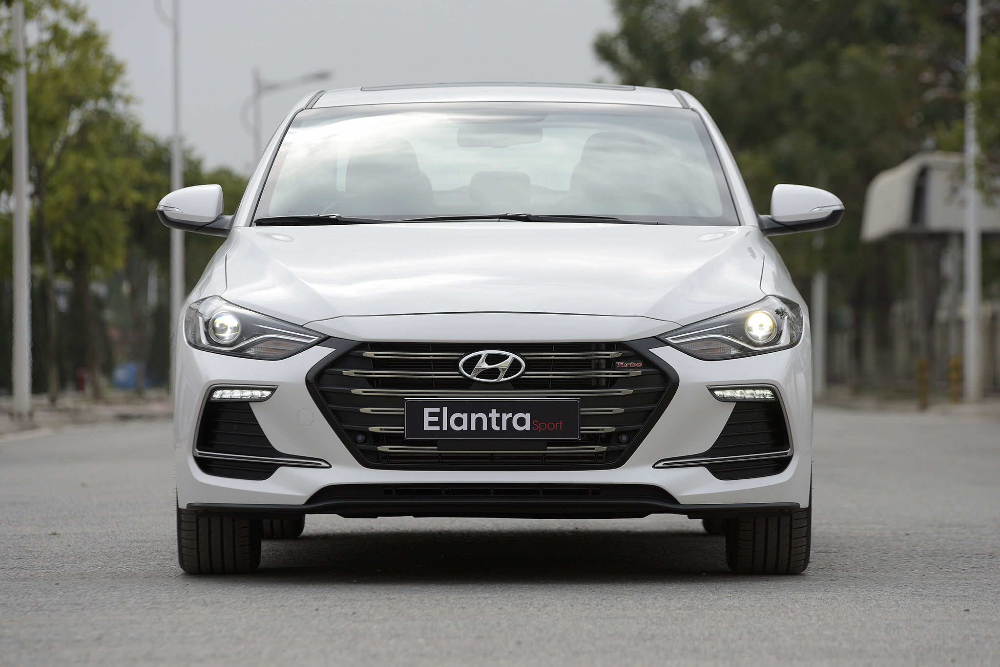 Mua bán rao vặt: Hyundai Vinh chính thức giới thiệu mẫu xe Hyundai Elantra Sport  Hyundai-elantra-sport