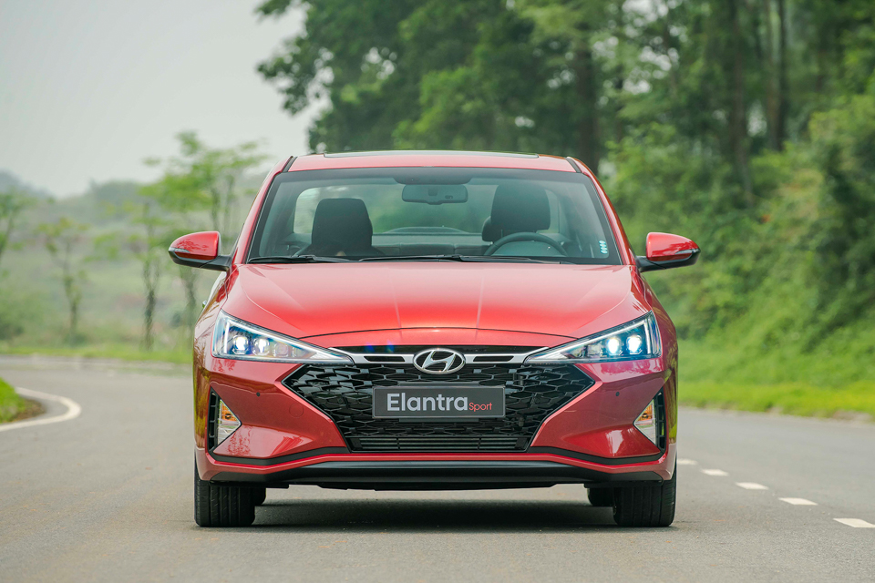 Sản phẩm cần bán: Chi tiết phiên bản thể thao Hyundai Elantra Sport 2019 Hyundai-Elantra-2019-5