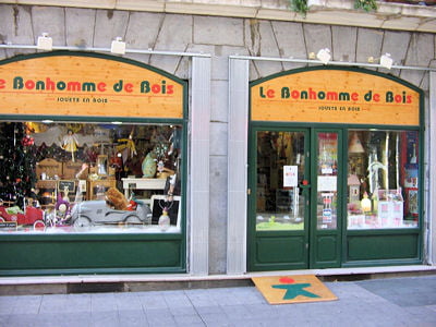 La boutique de jouets de Georges Méliés à Montparnasse (avec quelques voiliers) 525287-le-bonhomme-en-bois