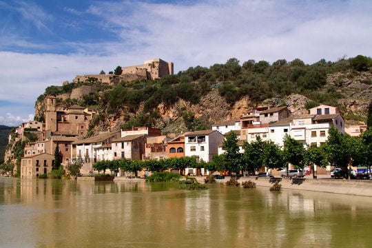 Bonjour, bonsoir..... - Page 13 833076-la-forteresse-templiere-de-miravet