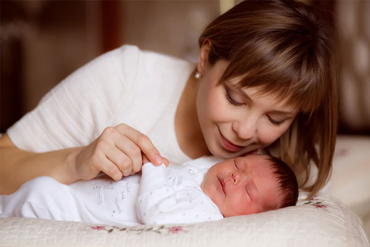 الرضاعة الطبيعية تحمي الأم من الإصابة بالزهايمر في المستقبل  788293