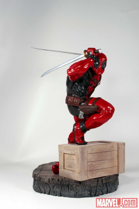 estátua do deadpool 12573storystory_full-4376268.