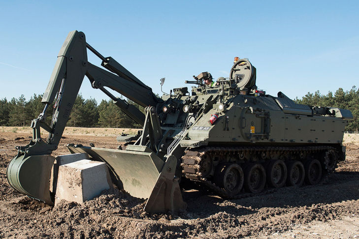 veicoli d'emergenza Terrier-ferngesteuerte-Militaer-Bagger-Army-729x486-37a63d0d39cc0cfc