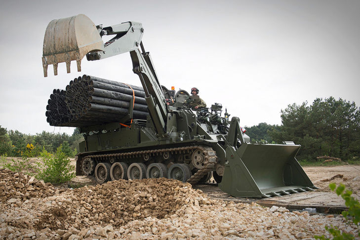 veicoli d'emergenza Terrier-ferngesteuerte-Militaer-Bagger-Gelaende-729x486-9019c1bb6062e143