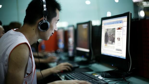 حقيقة لا تعرفها عن الفايس China-internet-cafe