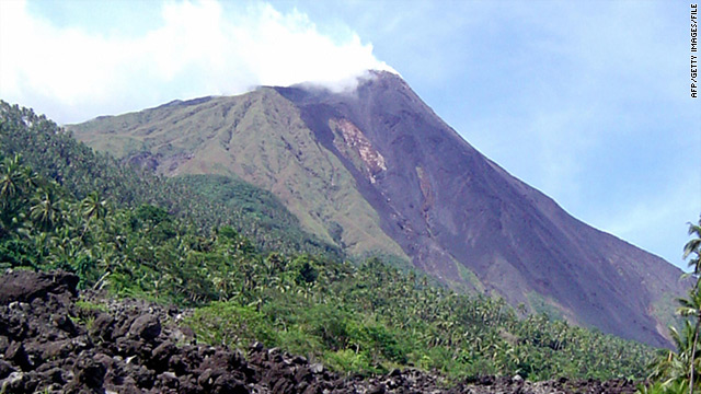 Indonesian volcano prompts evacuations T1larg.indo.volcano.2006.gi.afp