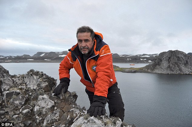 LOL, Spanish navy captain dies in Antarctica after accidentally falling off his ship and into the sea   49C4FC3300000578-5457727-image-a-33_1520085819234