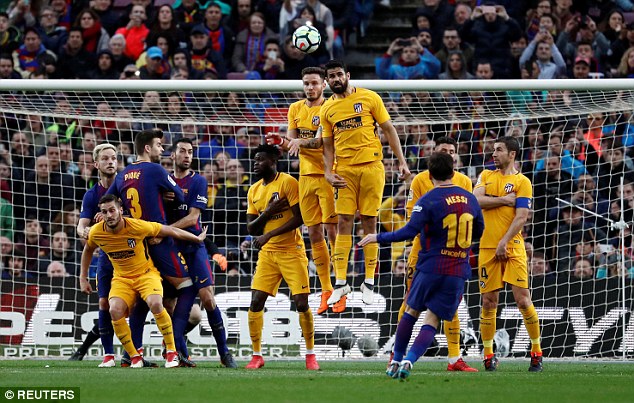 Lionel Messi scores his 600th career goal with stunning free-kick for Barcelona against Atletico Madrid  49D1FE5B00000578-0-image-a-3_1520180369326