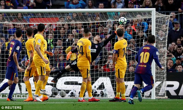 Lionel Messi scores his 600th career goal with stunning free-kick for Barcelona against Atletico Madrid  49D1FEF400000578-0-image-a-4_1520180375251