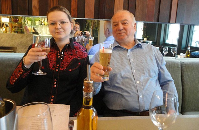 The Serious Side - part 4 - Page 18 49FFCEC100000578-5493155-Sergei_Skripal_and_his_daughter_Yulia_pictured_in_Zizzi_in_2016_-a-48_1520906306967