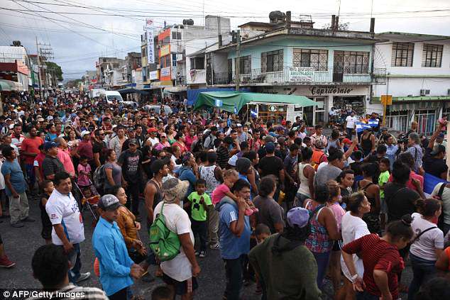 The Serious Side - part 6 - Page 2 4ACDF55000000578-5583385-Elsewhere_in_Matias_Romero_Oaxaca_State_Mexico_migrants_taking_p-a-27_1522962830067