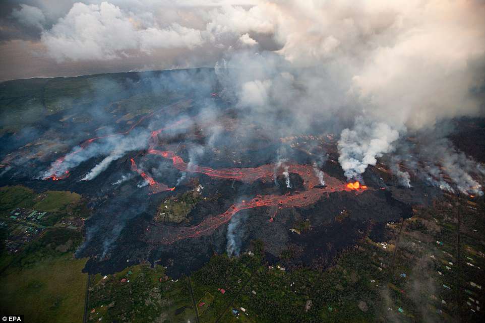 Hawaii Volcanic Eruption Intentionally Triggered to Generate Massive Tsunami? 4CAFE0AF00000578-5777007-image-a-2_1527454824774