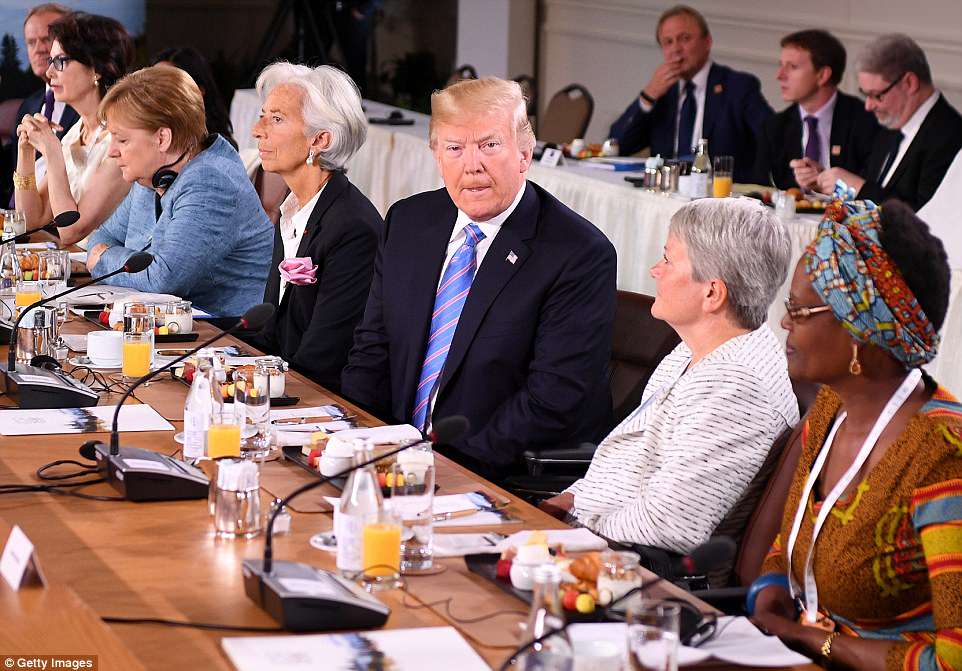 The Serious Side - part 6 - Page 8 4D14419F00000578-5825557-Trump_eventually_arrived_to_the_breakfast_but_he_would_leave_the-a-102_1528598214982