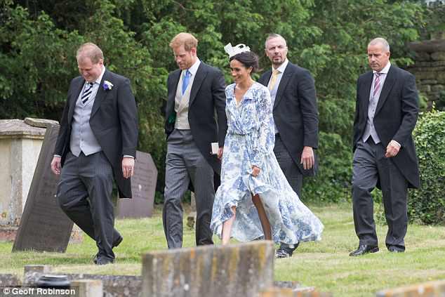  PRINCIPE HARRY  MEGHAN Y BABY SUSSEX  (1) - TODO SOBRE ELLOS AQUÍ. - Página 4 4D543FDD00000578-5853123-image-a-24_1529224512523