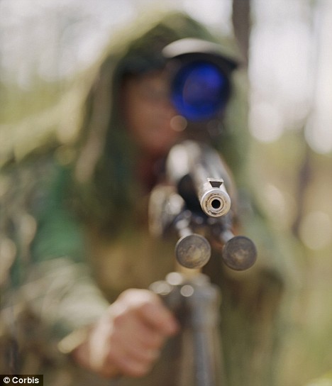 The 'cat's eyes' laser that can help British troops pinpoint a sniper before he pulls the trigger Article-1113462-03095500000005DC-367_468x544