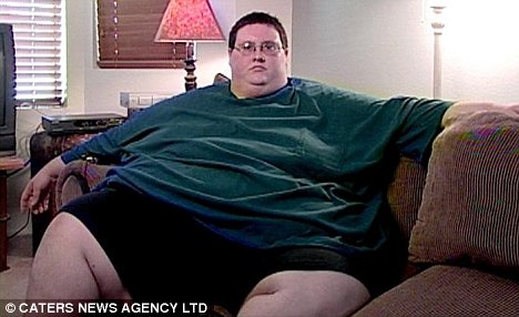 'Man mountain' who nearly ate himself to death loses 28 stone and becomes fitness instructor Article-0-031B03AB000005DC-709_468x286