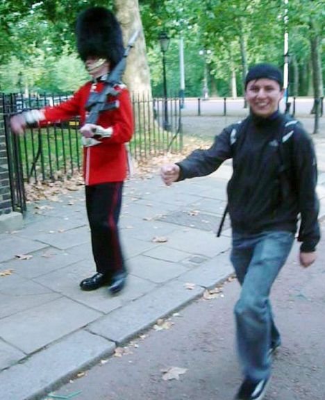 Caught on camera: The moment a royal guardsman attacked a tourist who mimicked his marching Article-1126871-03274740000005DC-521_468x576