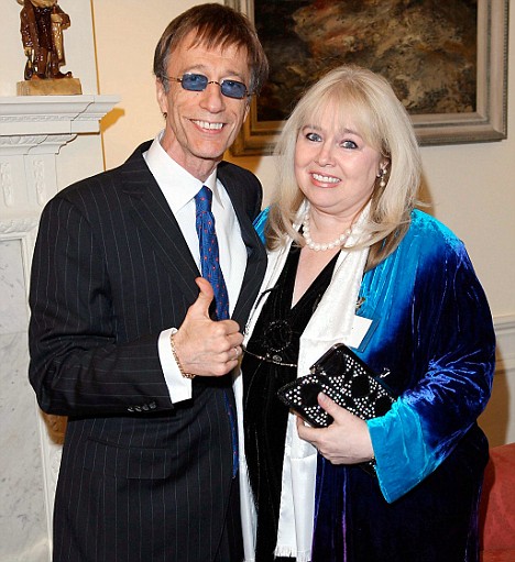 Robin Gibb Article-1141522-0368DA42000005DC-517_468x511