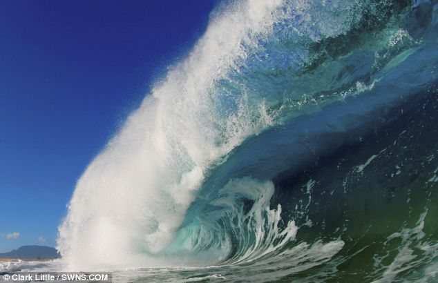 Pictured: The daredevil surfer taking amazing photos from INSIDE huge breaking waves Article-1156222-03ACCF42000005DC-148_634x410